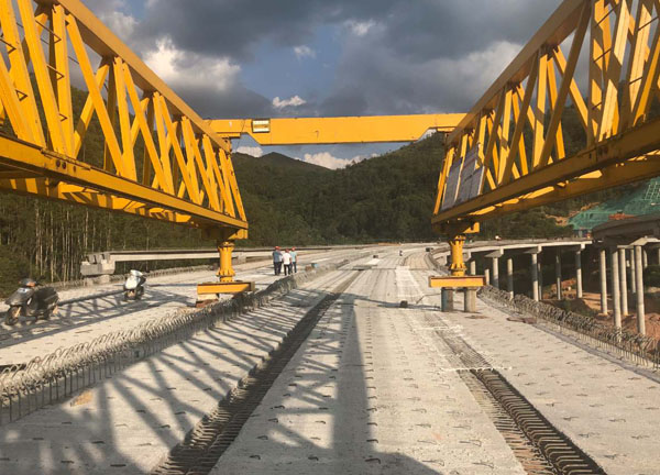 為什么使用無配重過孔架橋機(jī)架橋速度快？