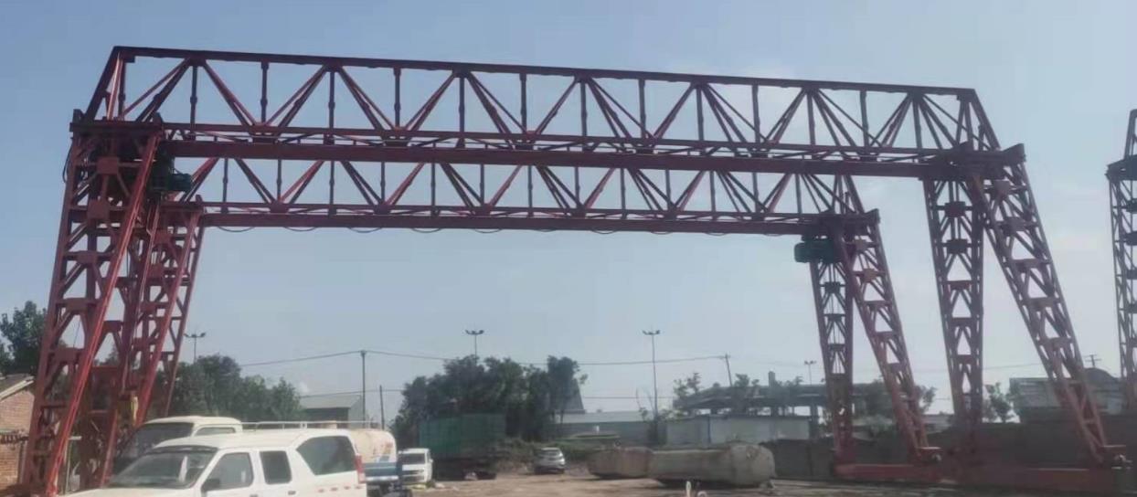 花架龍門吊相較于其他類型的龍門吊有哪些獨特的結(jié)構(gòu)特點？它的組成部分和工作原理是怎樣的？